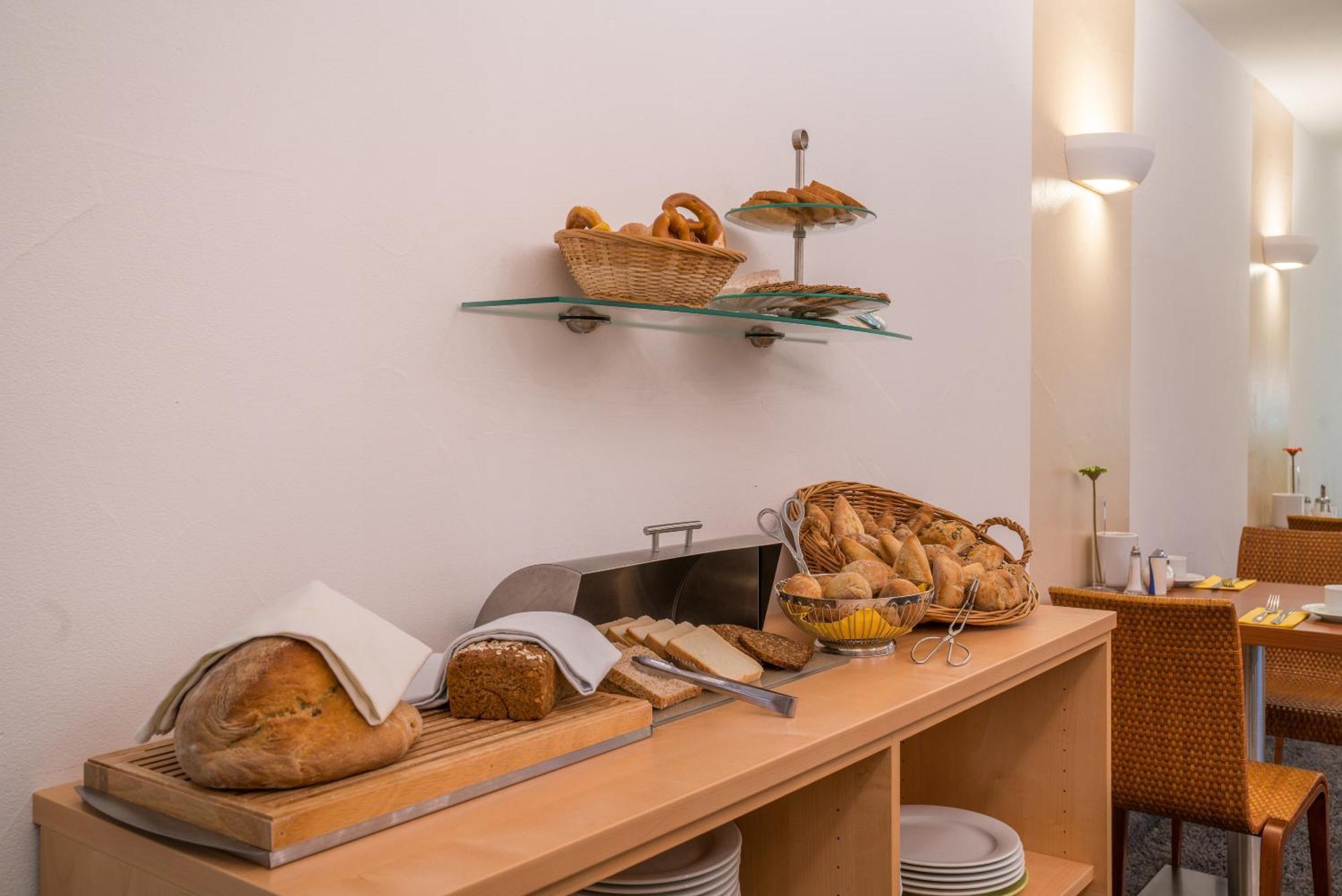 Airporthotel Residenz Steinenbronn Екстериор снимка