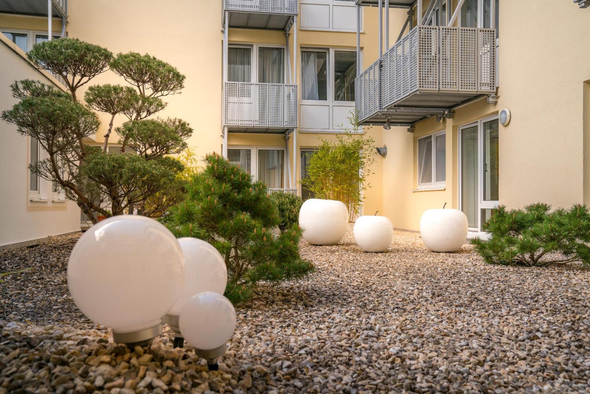 Airporthotel Residenz Steinenbronn Екстериор снимка