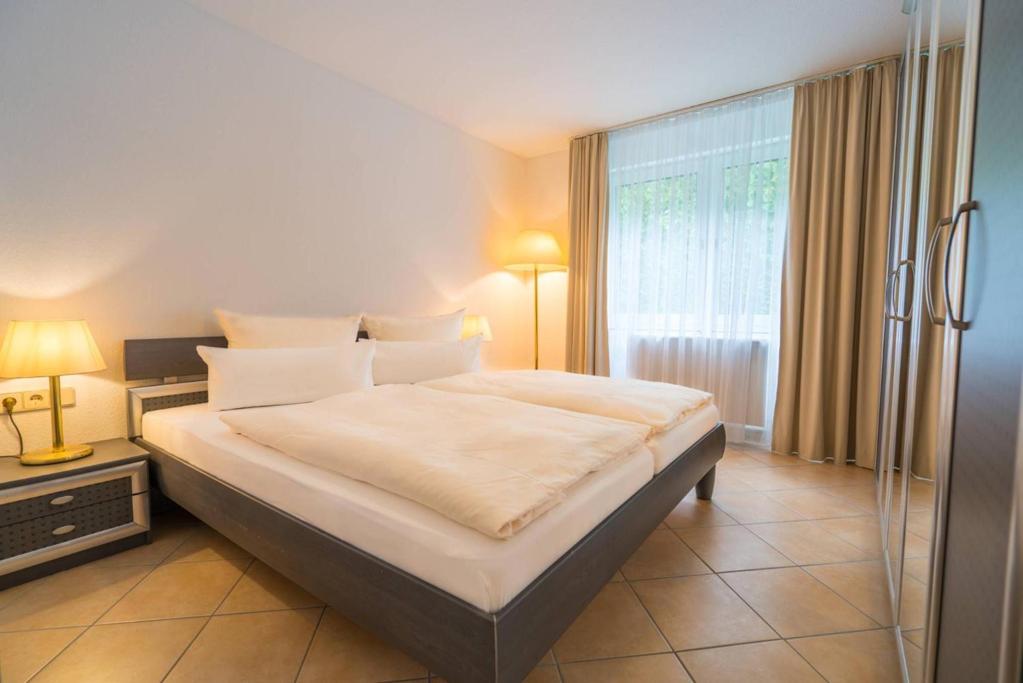 Airporthotel Residenz Steinenbronn Екстериор снимка