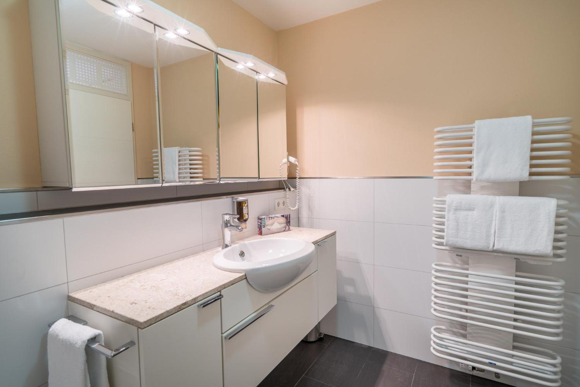 Airporthotel Residenz Steinenbronn Екстериор снимка