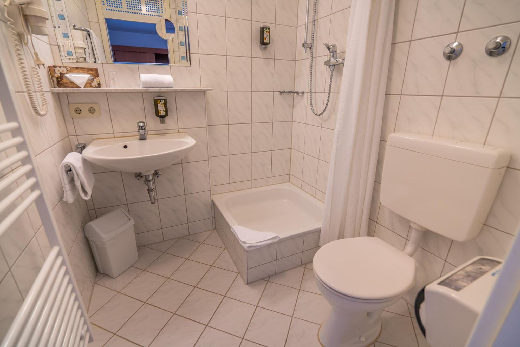 Airporthotel Residenz Steinenbronn Екстериор снимка