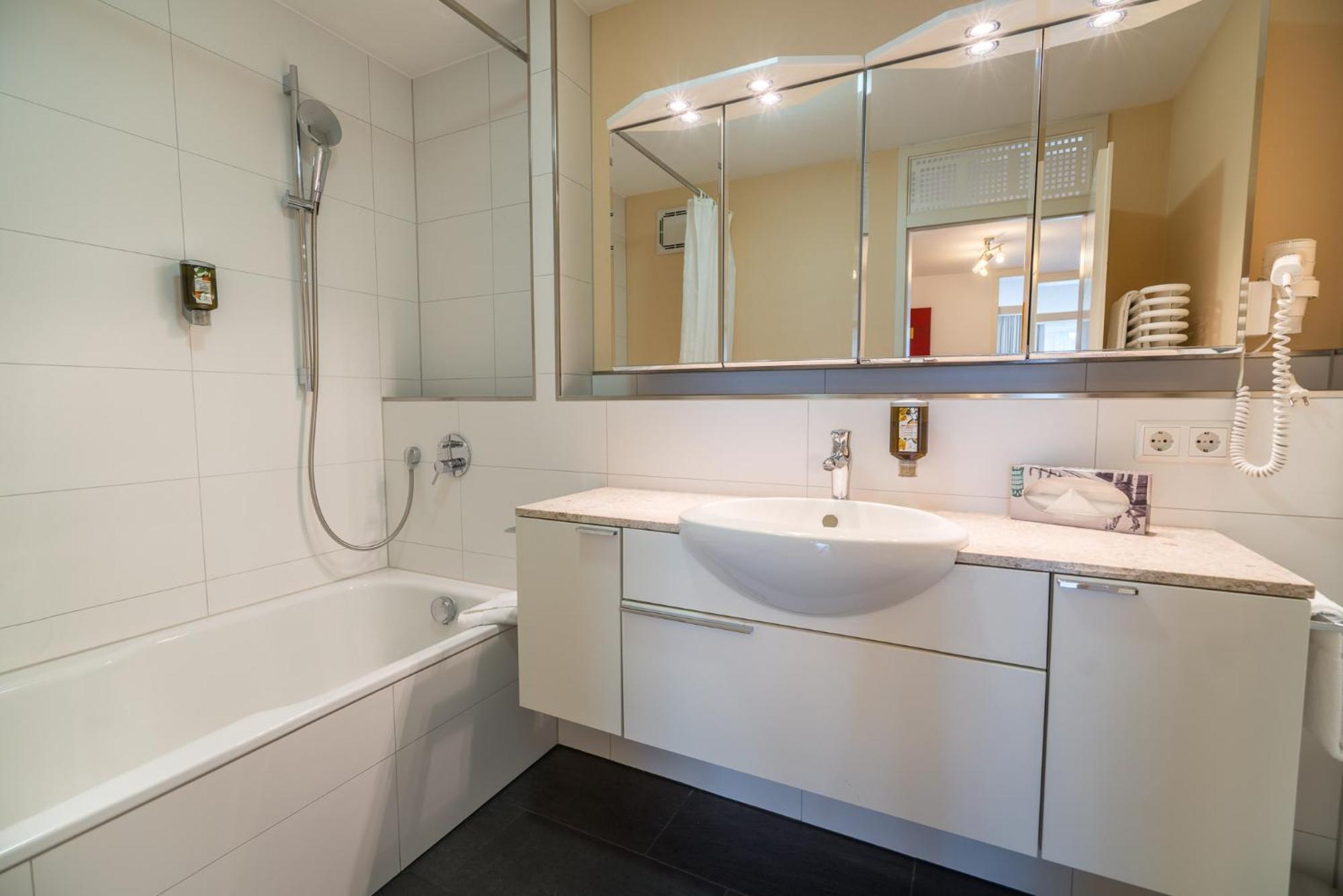 Airporthotel Residenz Steinenbronn Екстериор снимка