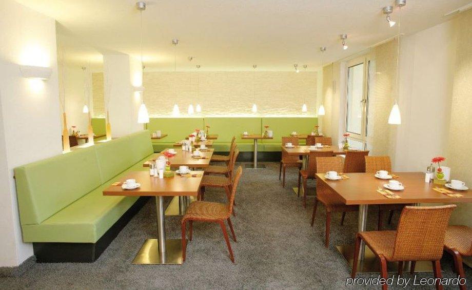 Airporthotel Residenz Steinenbronn Ресторант снимка