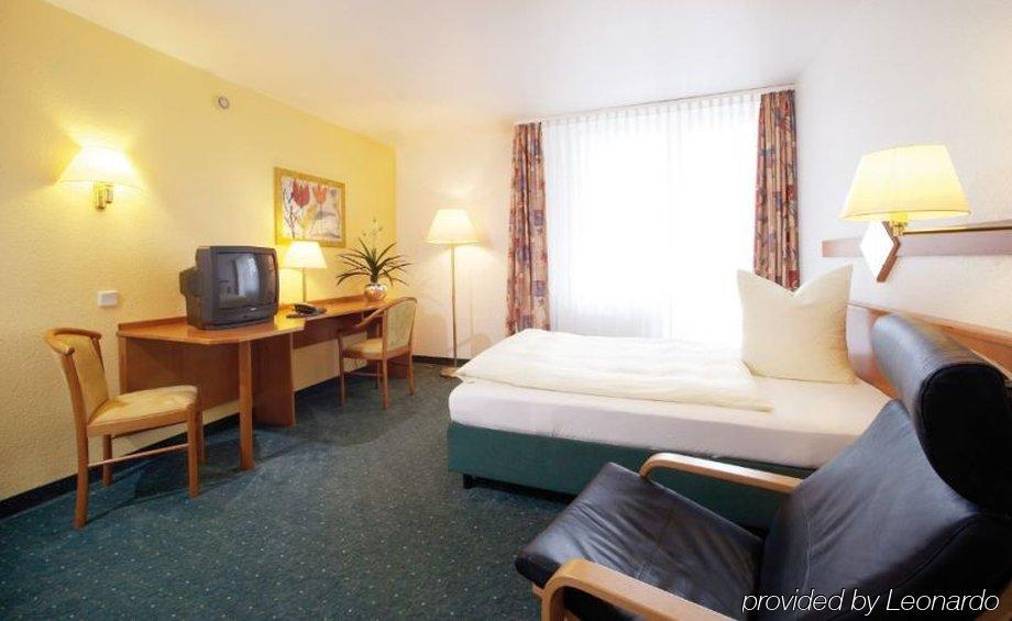 Airporthotel Residenz Steinenbronn Екстериор снимка