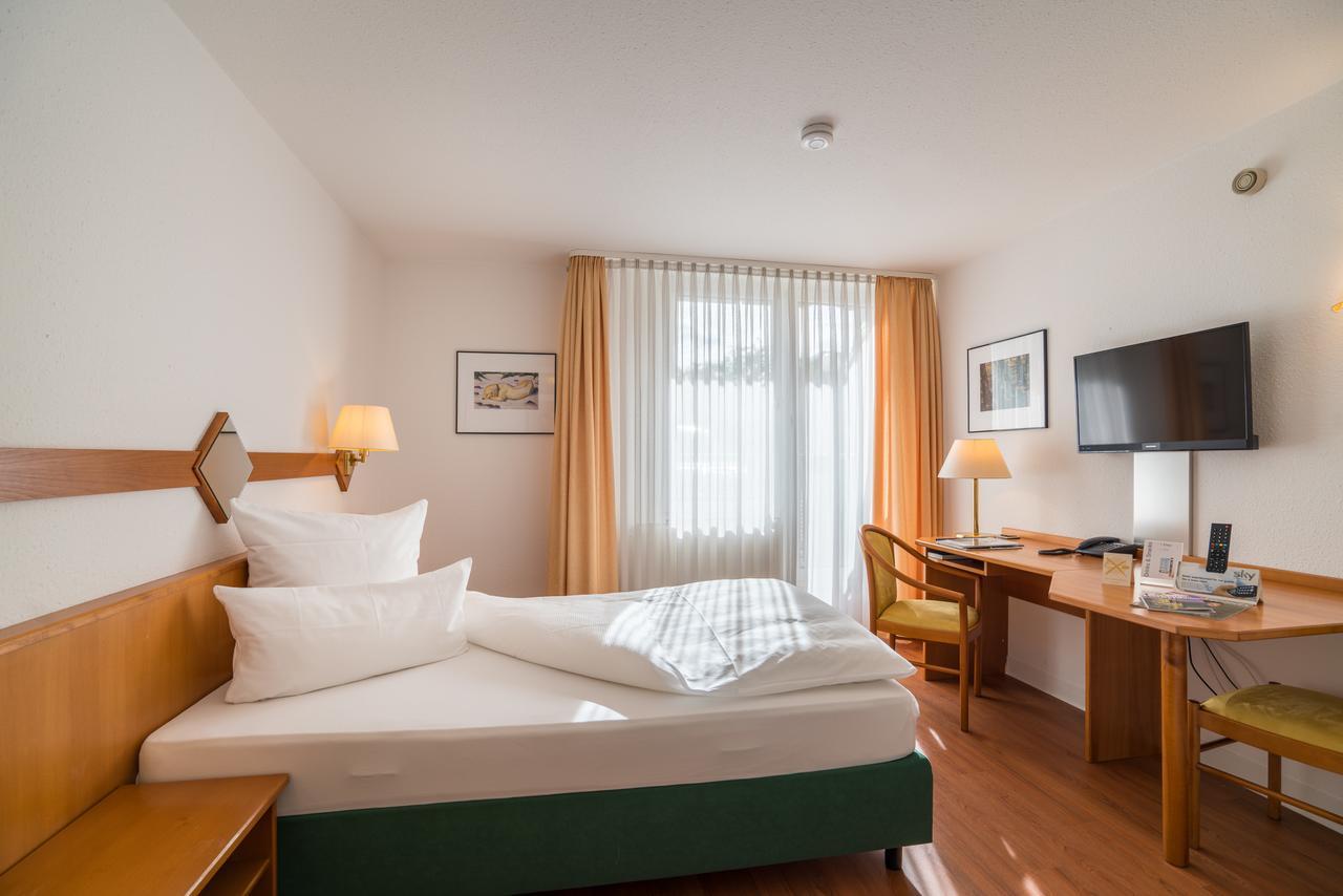 Airporthotel Residenz Steinenbronn Екстериор снимка
