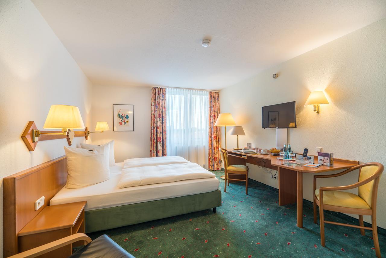 Airporthotel Residenz Steinenbronn Екстериор снимка