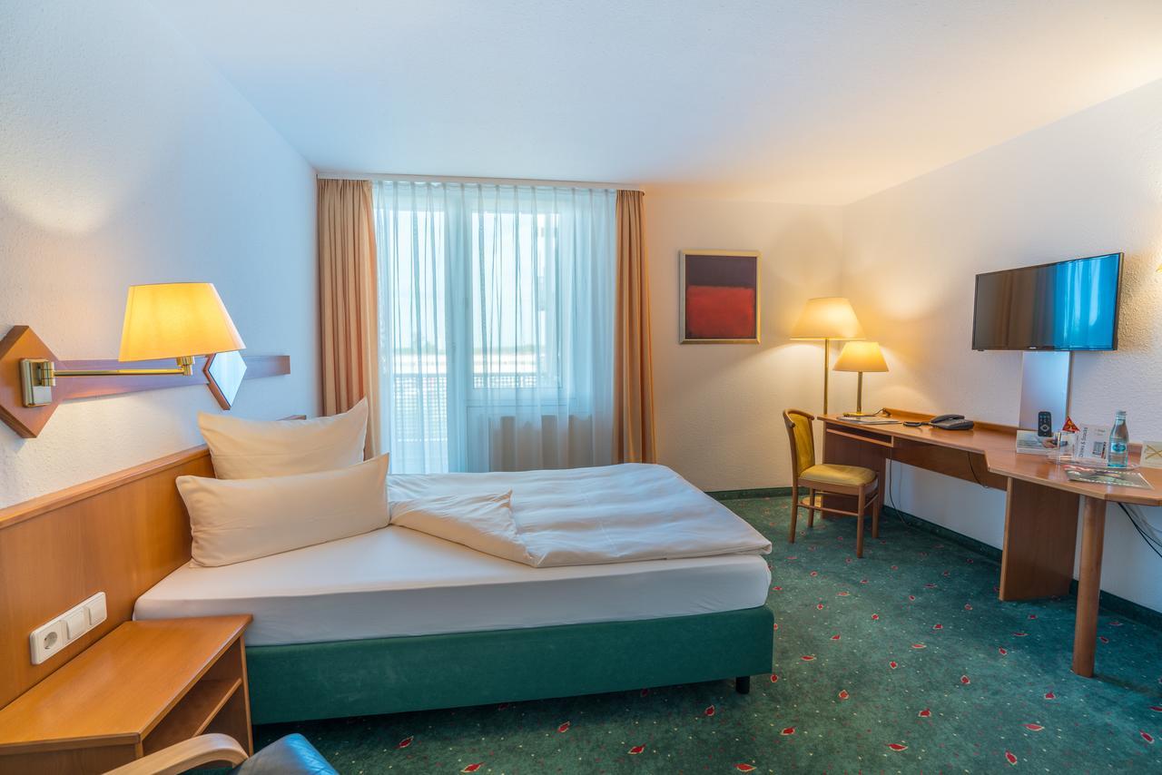 Airporthotel Residenz Steinenbronn Екстериор снимка
